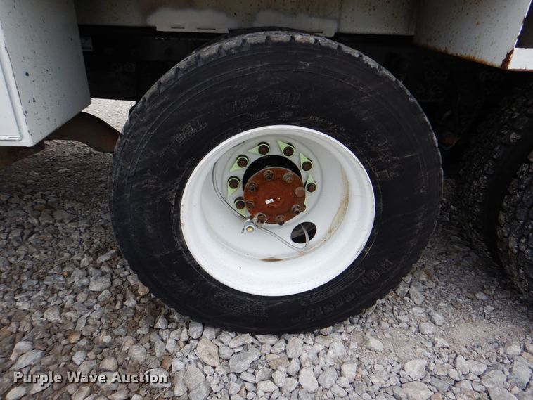 image for item HT9344 2008 International WorkStar 7400  pressure digger truck