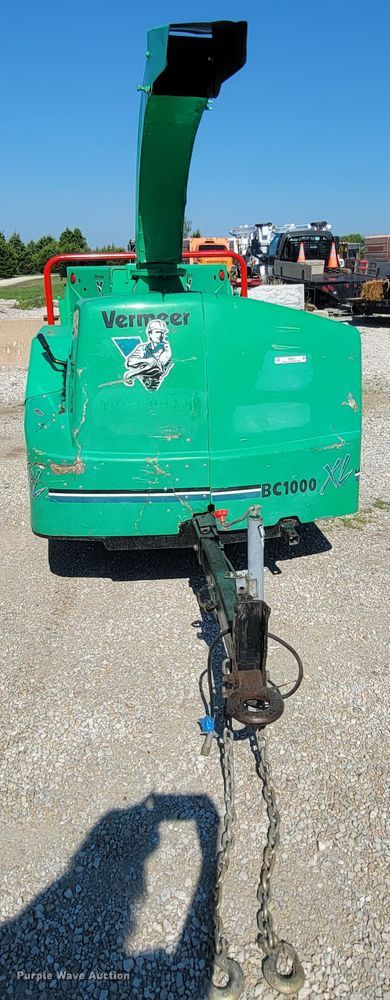 image for item IF9935 2005 Vermeer BC1000XL  wood chipper