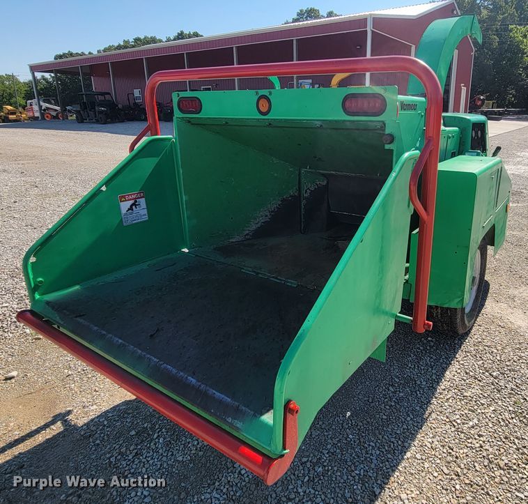 image for item IF9935 2005 Vermeer BC1000XL  wood chipper