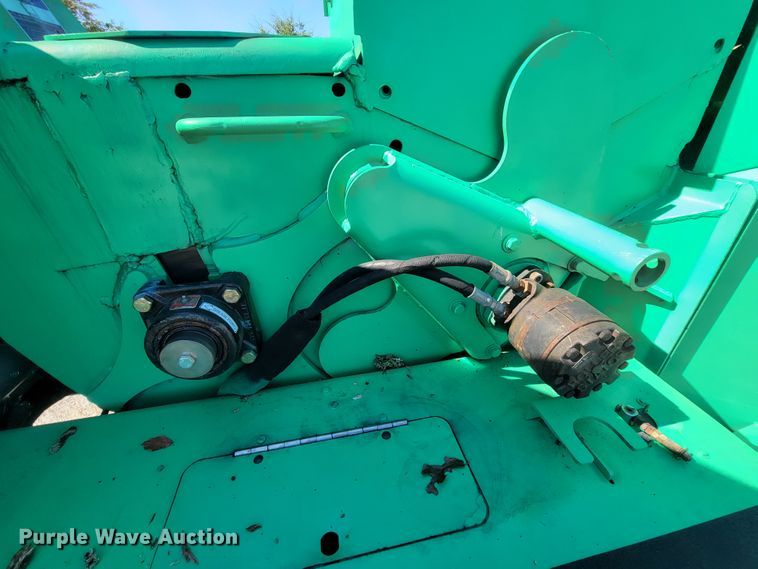 image for item IF9935 2005 Vermeer BC1000XL  wood chipper