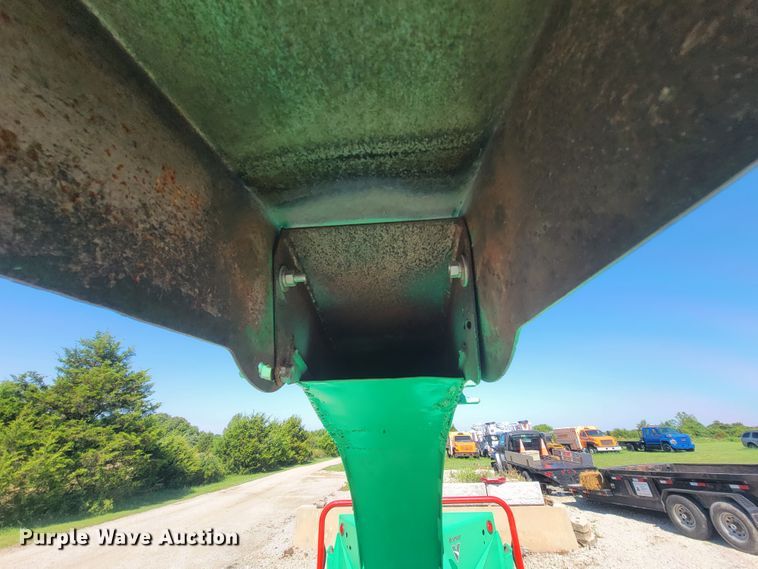 image for item IF9935 2005 Vermeer BC1000XL  wood chipper