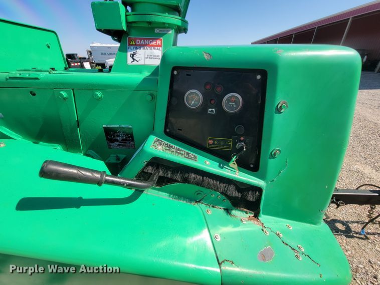 image for item IF9935 2005 Vermeer BC1000XL  wood chipper