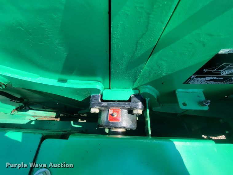 image for item IF9935 2005 Vermeer BC1000XL  wood chipper