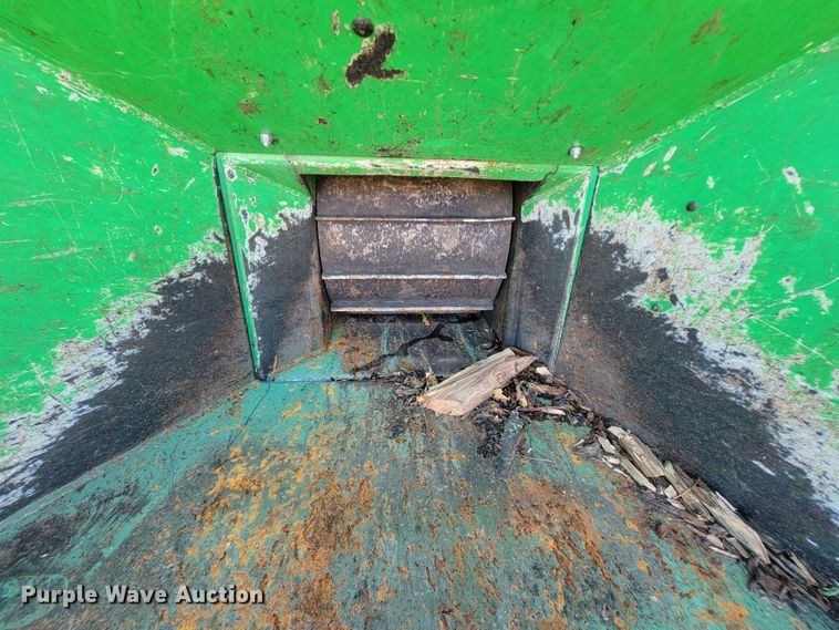 image for item IF9935 2005 Vermeer BC1000XL  wood chipper