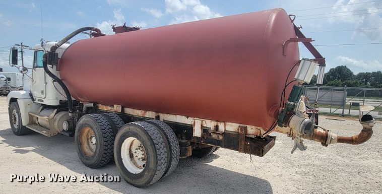 image for item IF9989 1996 Freightliner FLD120  water truck