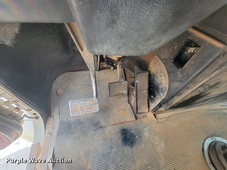 image for item IF9989 1996 Freightliner FLD120  water truck