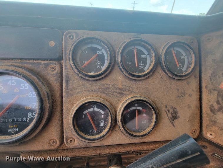 image for item IF9989 1996 Freightliner FLD120  water truck