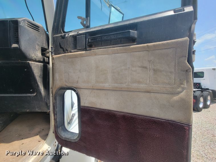 image for item IF9989 1996 Freightliner FLD120  water truck