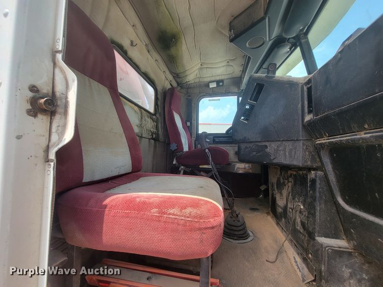 image for item IF9989 1996 Freightliner FLD120  water truck