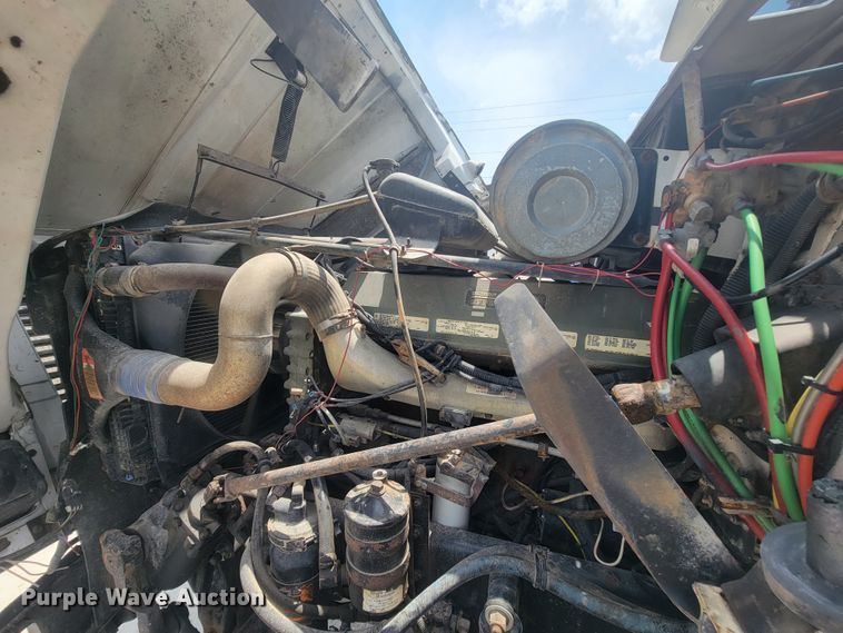 image for item IF9989 1996 Freightliner FLD120  water truck