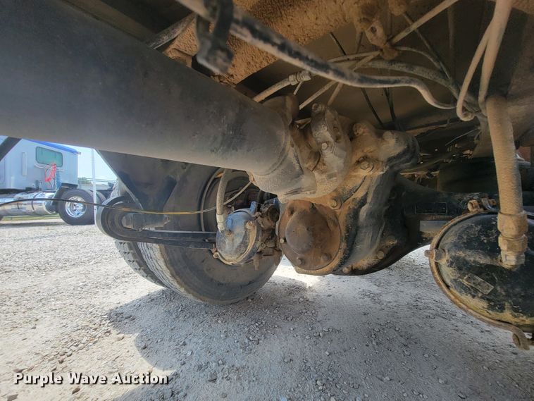 image for item IF9989 1996 Freightliner FLD120  water truck