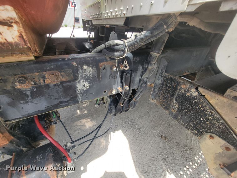 image for item IF9989 1996 Freightliner FLD120  water truck