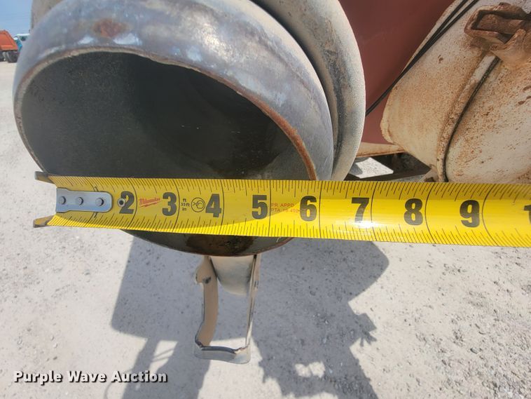 image for item IF9989 1996 Freightliner FLD120  water truck