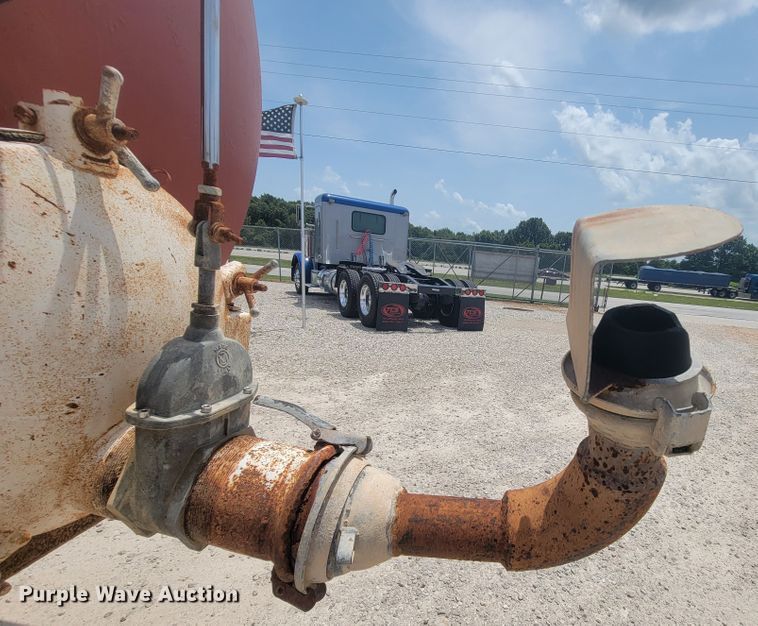 image for item IF9989 1996 Freightliner FLD120  water truck