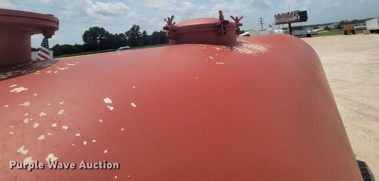 image for item IF9989 1996 Freightliner FLD120  water truck