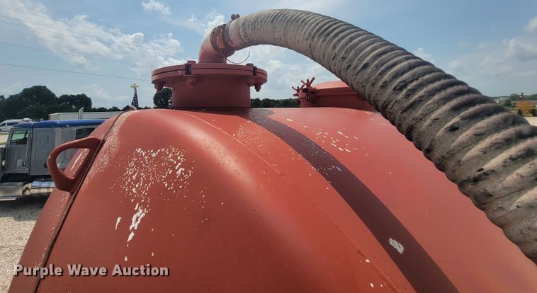 image for item IF9989 1996 Freightliner FLD120  water truck