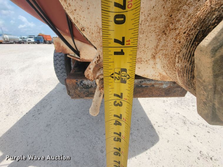 image for item IF9989 1996 Freightliner FLD120  water truck