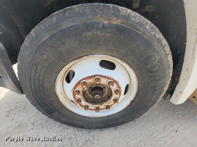 image for item IF9989 1996 Freightliner FLD120  water truck