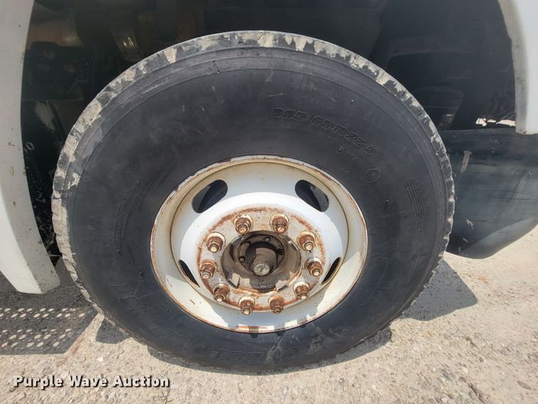 image for item IF9989 1996 Freightliner FLD120  water truck