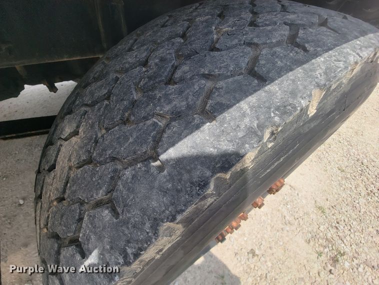 image for item IF9989 1996 Freightliner FLD120  water truck