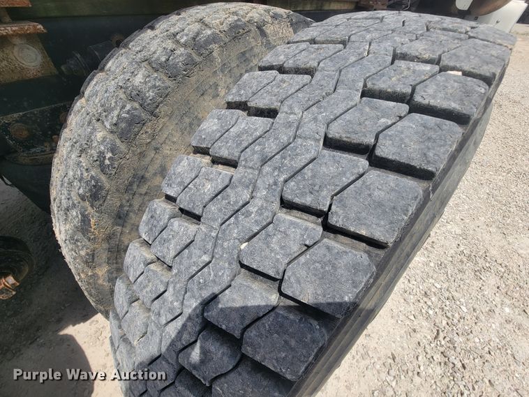 image for item IF9989 1996 Freightliner FLD120  water truck