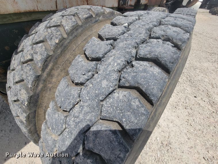 image for item IF9989 1996 Freightliner FLD120  water truck