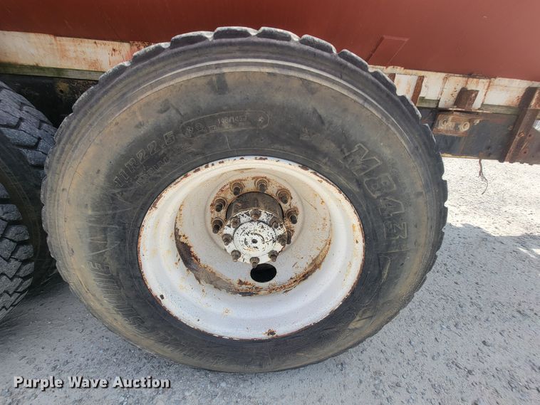 image for item IF9989 1996 Freightliner FLD120  water truck