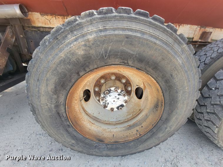 image for item IF9989 1996 Freightliner FLD120  water truck