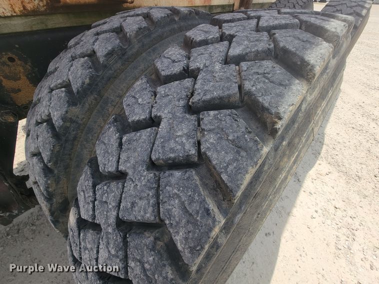 image for item IF9989 1996 Freightliner FLD120  water truck