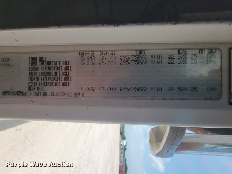 image for item IF9989 1996 Freightliner FLD120  water truck