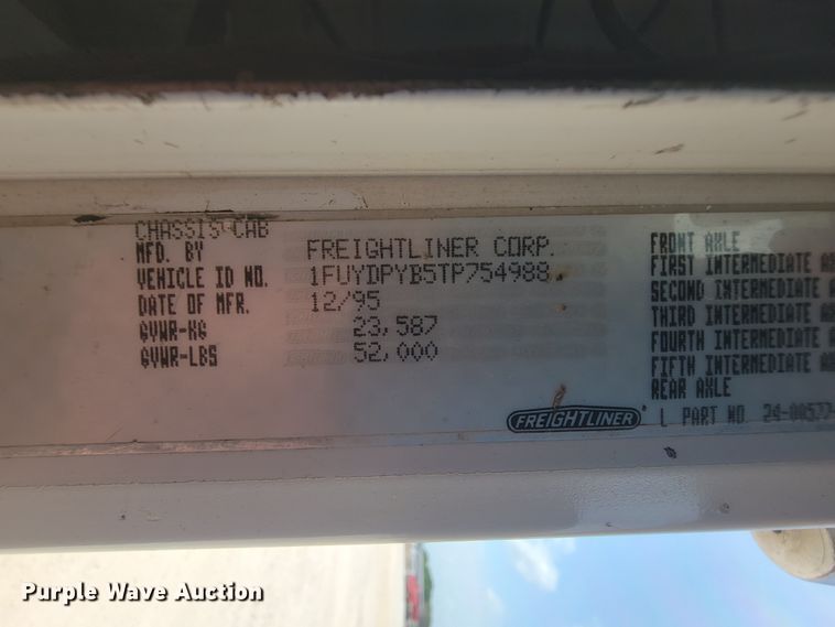 image for item IF9989 1996 Freightliner FLD120  water truck