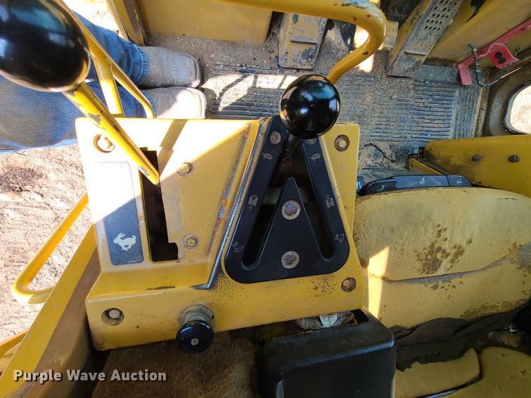 image for item IJ9048 1998 Caterpillar 963B  track loader