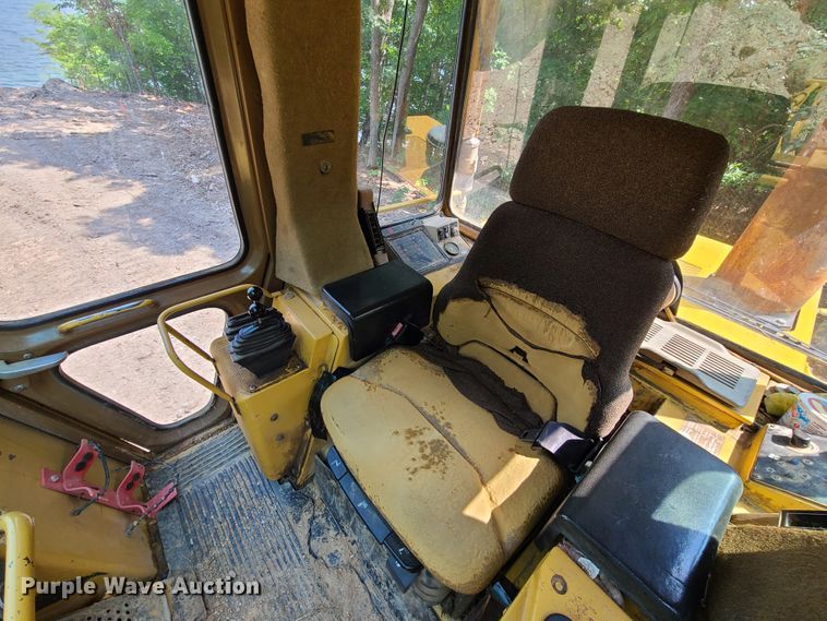 image for item IJ9048 1998 Caterpillar 963B  track loader