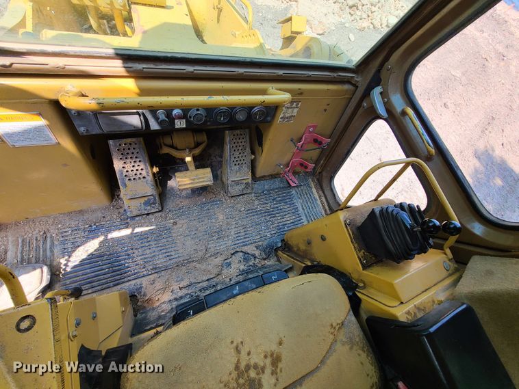 image for item IJ9048 1998 Caterpillar 963B  track loader