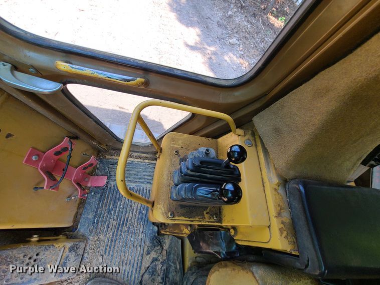 image for item IJ9048 1998 Caterpillar 963B  track loader