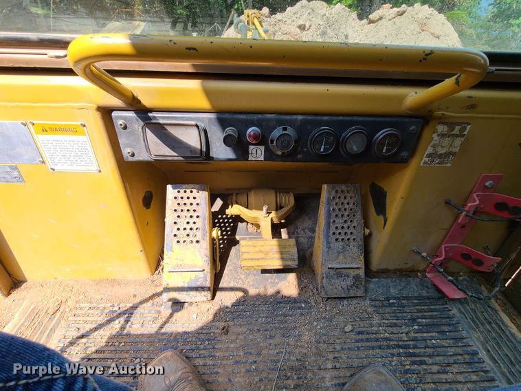 image for item IJ9048 1998 Caterpillar 963B  track loader