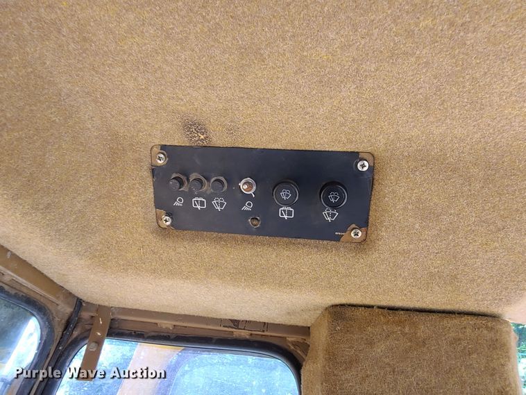 image for item IJ9048 1998 Caterpillar 963B  track loader