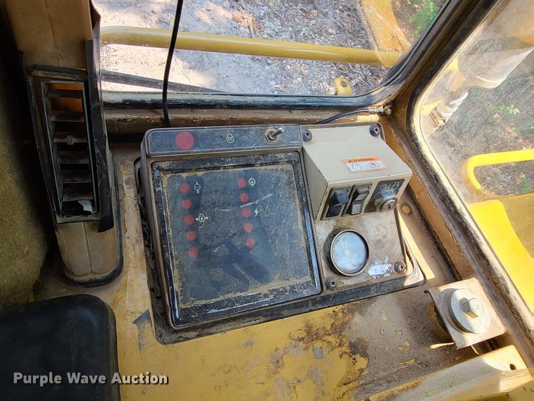 image for item IJ9048 1998 Caterpillar 963B  track loader