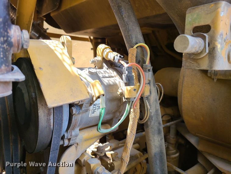 image for item IJ9048 1998 Caterpillar 963B  track loader