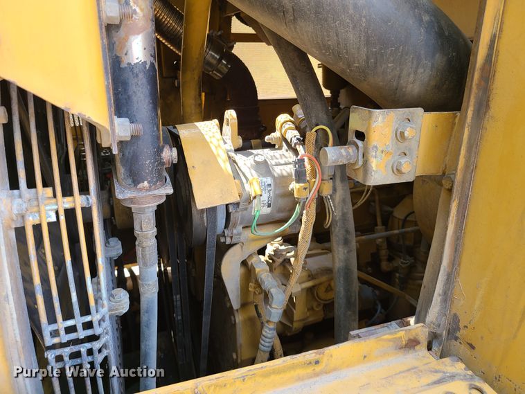 image for item IJ9048 1998 Caterpillar 963B  track loader