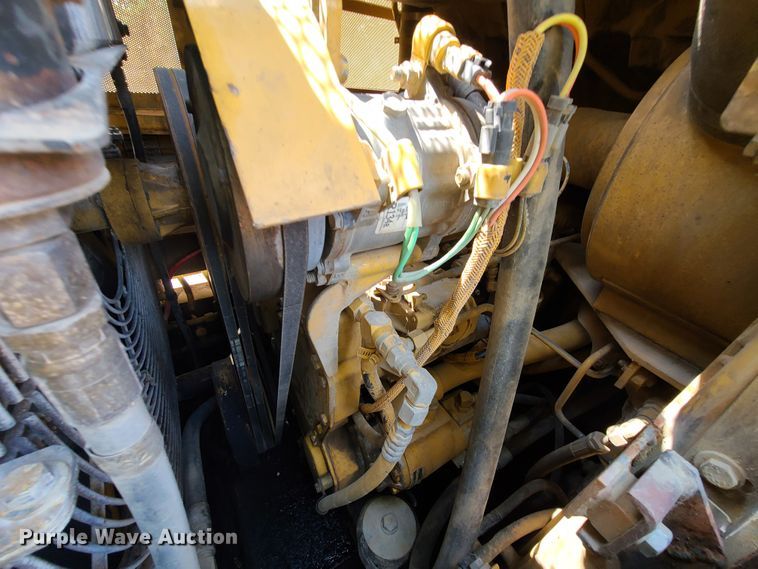 image for item IJ9048 1998 Caterpillar 963B  track loader