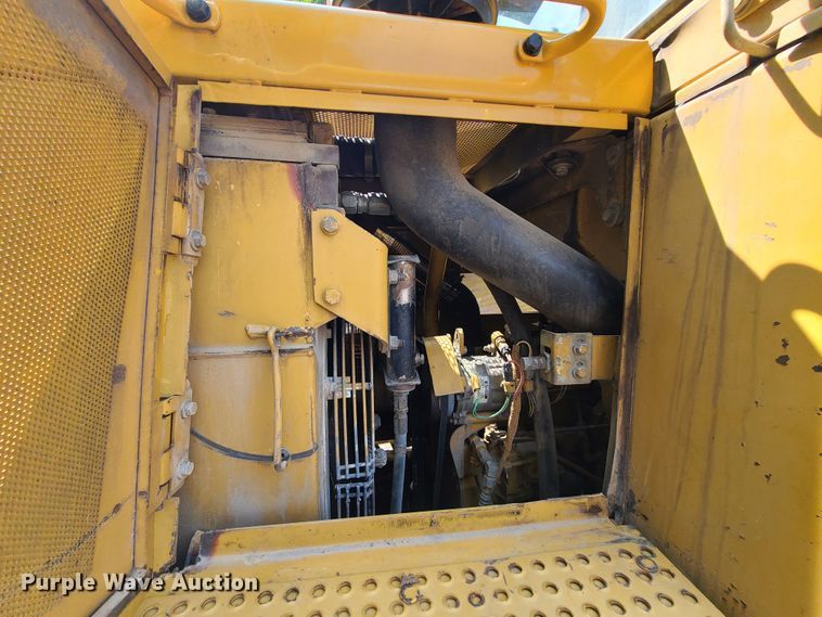 image for item IJ9048 1998 Caterpillar 963B  track loader