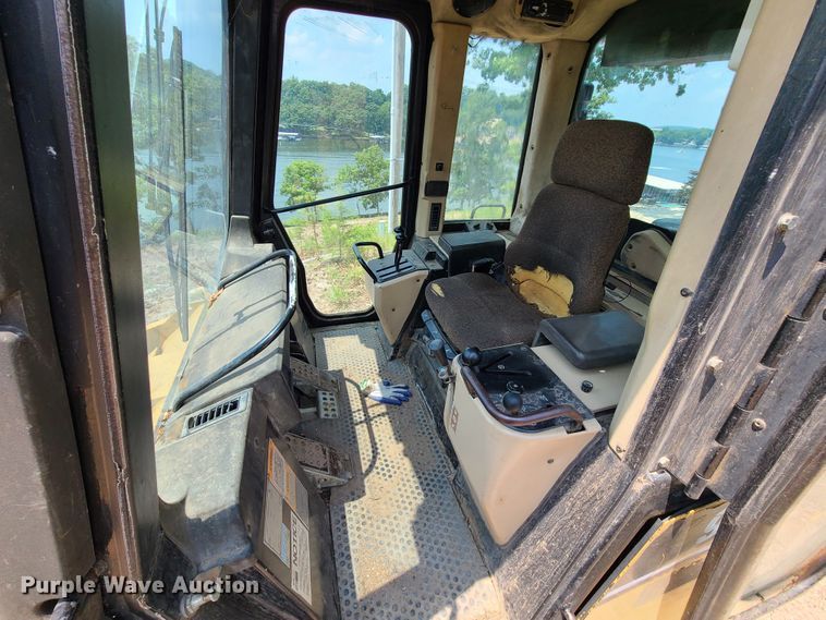 image for item IJ9049 1996 Caterpillar 953C  track loader