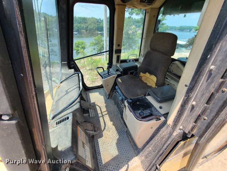 image for item IJ9049 1996 Caterpillar 953C  track loader