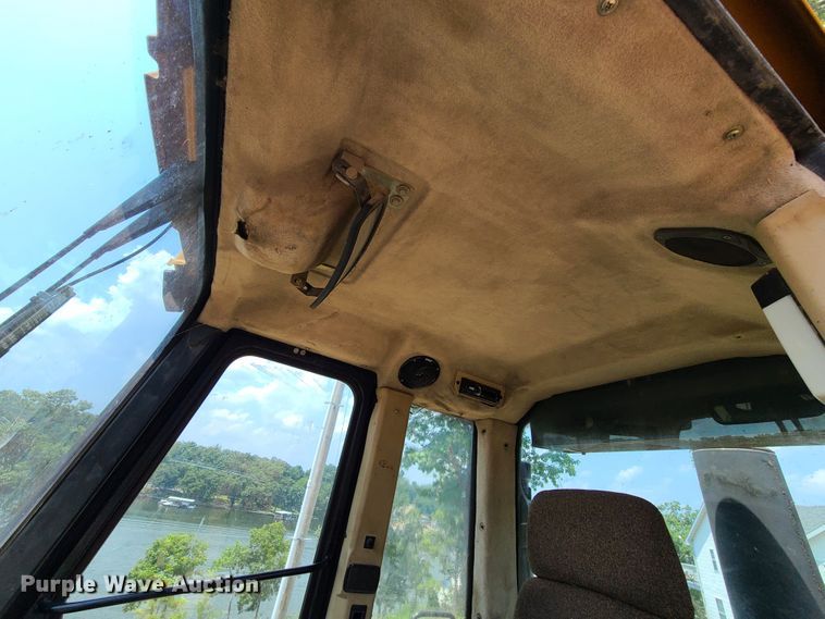 image for item IJ9049 1996 Caterpillar 953C  track loader