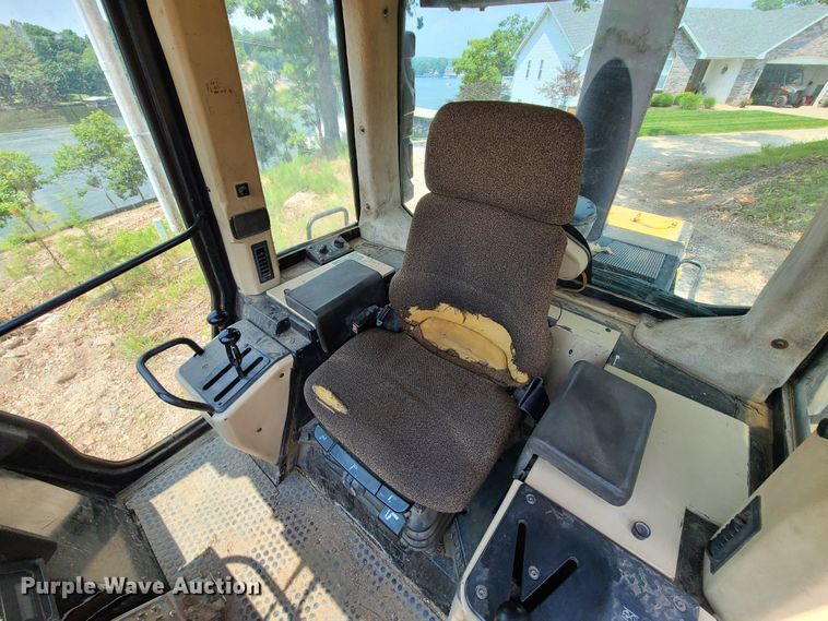 image for item IJ9049 1996 Caterpillar 953C  track loader