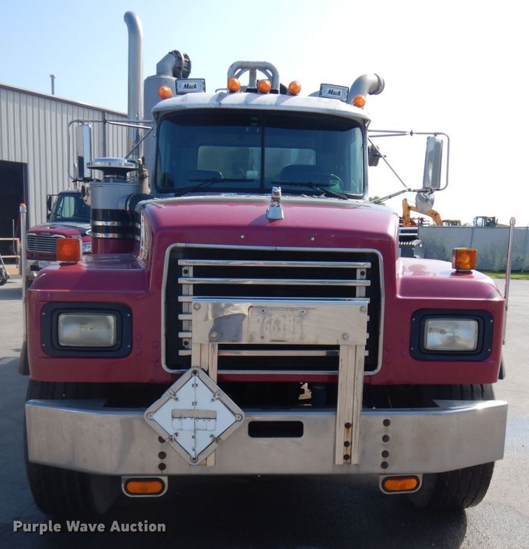 image for item IL9861 1998 Mack RD690S  vacuum truck