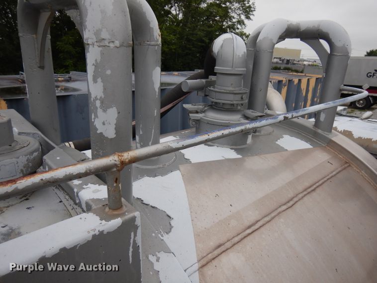 image for item IL9861 1998 Mack RD690S  vacuum truck