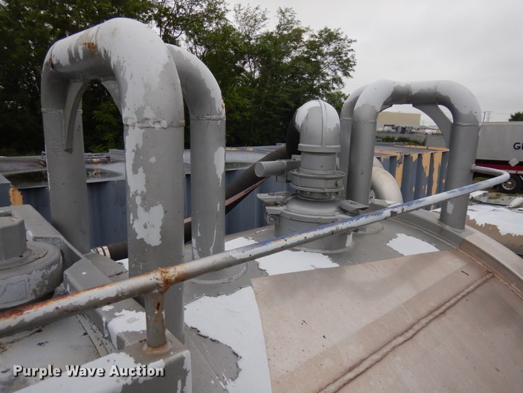 image for item IL9861 1998 Mack RD690S  vacuum truck