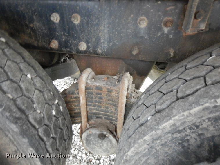 image for item IL9861 1998 Mack RD690S  vacuum truck